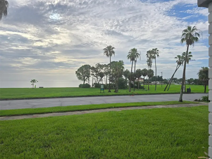2041 Beach Dr Se, Saint Petersburg, FL 33705 - #2