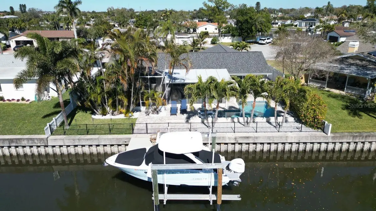 1472 47th Avenue Ne, Saint Petersburg, FL 33703 - #1