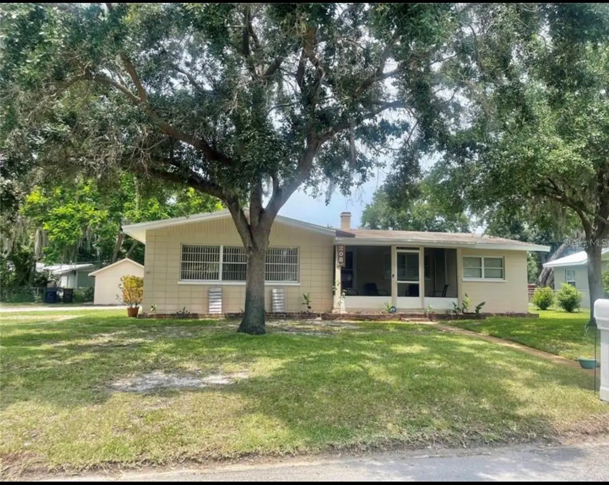 208 Lake Dale Dr, Auburndale, FL 33823 - #1