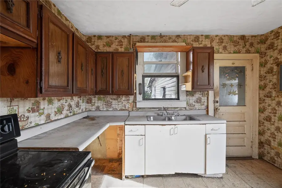 2446 E Magnolia Street, Lakeland, FL 33801 - #3