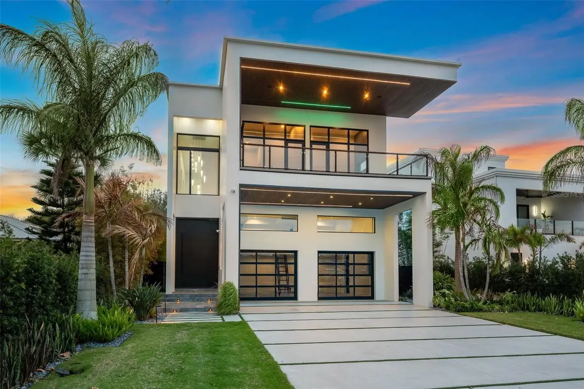 1194 N Peninsula Avenue, New Smyrna Beach, FL 32169 - #1