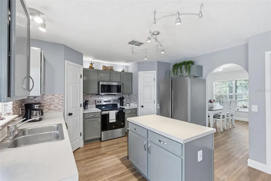 2150 Sandridge Circle, Eustis, FL 32726 - #3