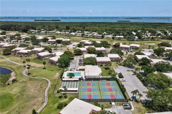 94 Spring Lake Drive #203, VERO BEACH, FL 32962