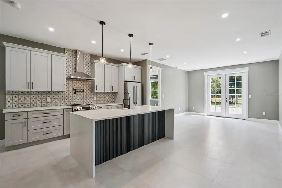 420 E 10th Street, Apopka, FL 32703 - #2