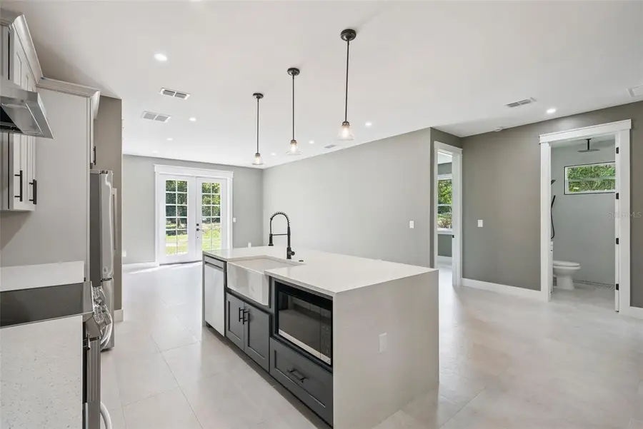 420 E 10th Street, Apopka, FL 32703 - #3