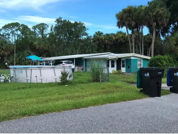 703 Saint Anne Avenue, CHRISTMAS, FL 32709