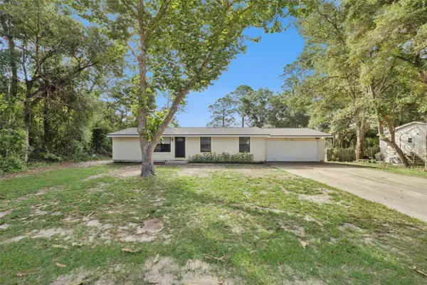 42146 Pine Valley Drive, PAISLEY, FL 32767