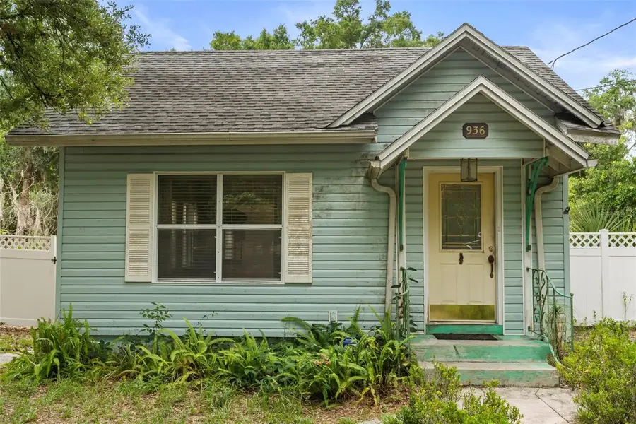 936 E 5th Avenue, Mount Dora, FL 32757 - #2
