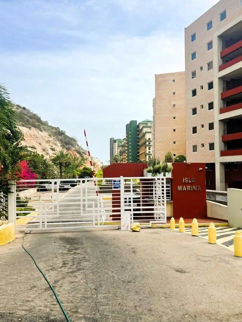 urb. Isla Marina Avenida La Costa (anzotegui, Venezuela) #10, Lecheria, OC  - #2