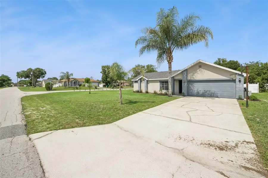 2620 E Dorchester Dr, Deltona, FL 32738 - #2