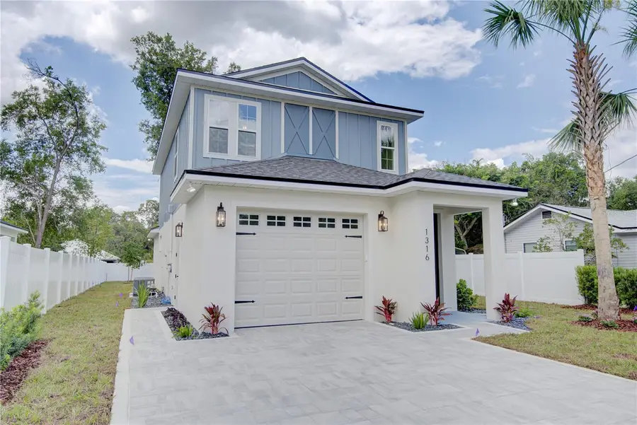 1316 E 9th Avenue, Mount Dora, FL 32757 - #2