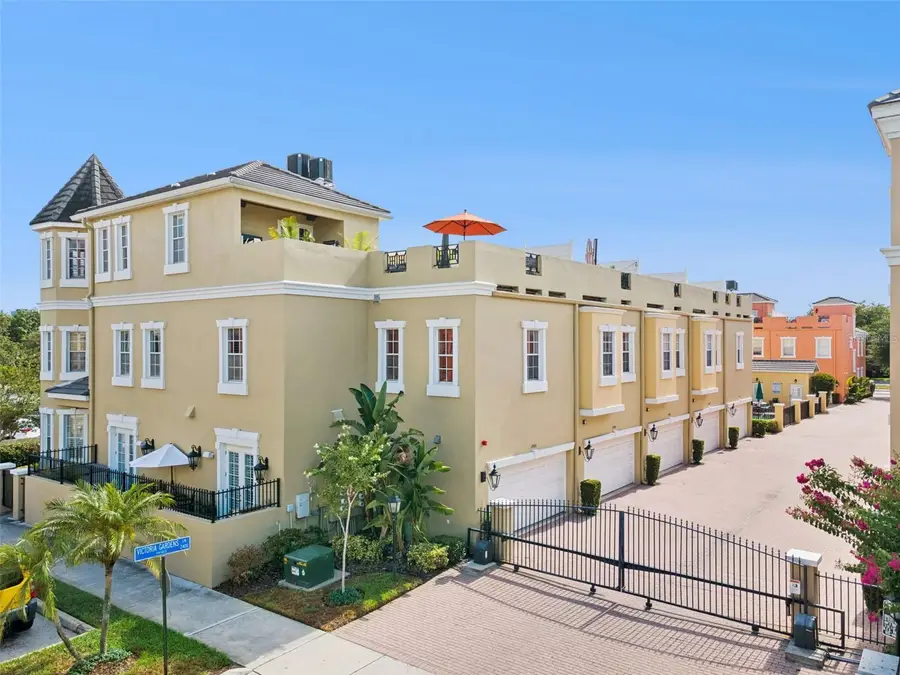 2402 Victoria Gardens Lane, Tampa, FL 33609 - #2