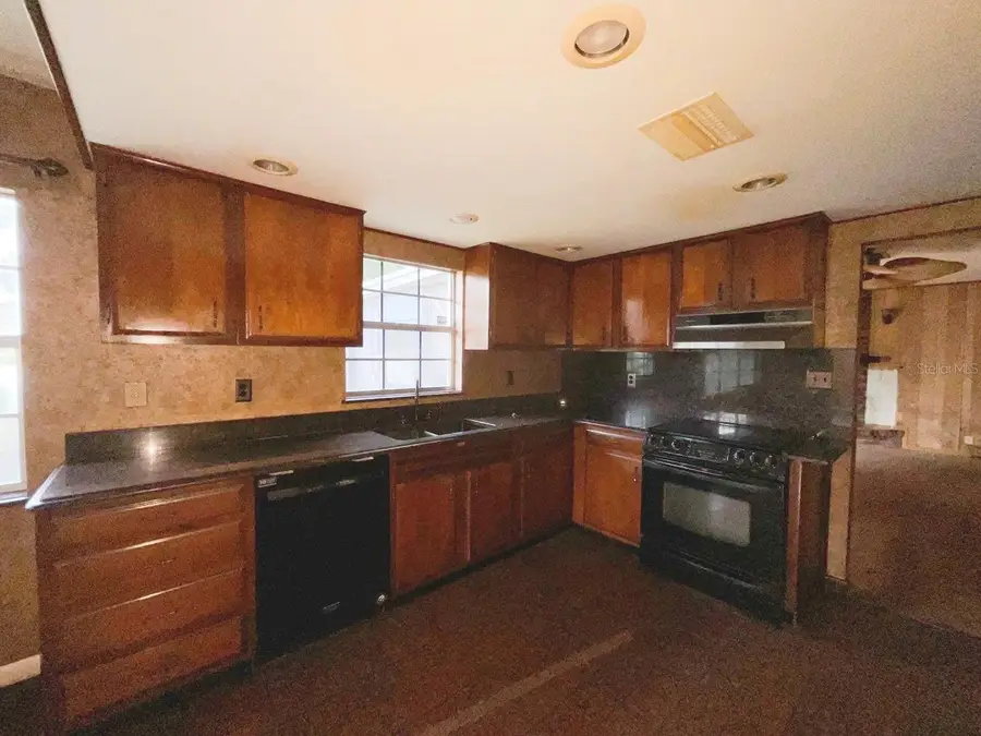 603 W Ocala Street, Umatilla, FL 32784 - #3