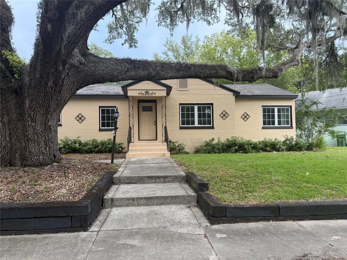 1200 Sunshine Avenue, Leesburg, FL 34748 - #1