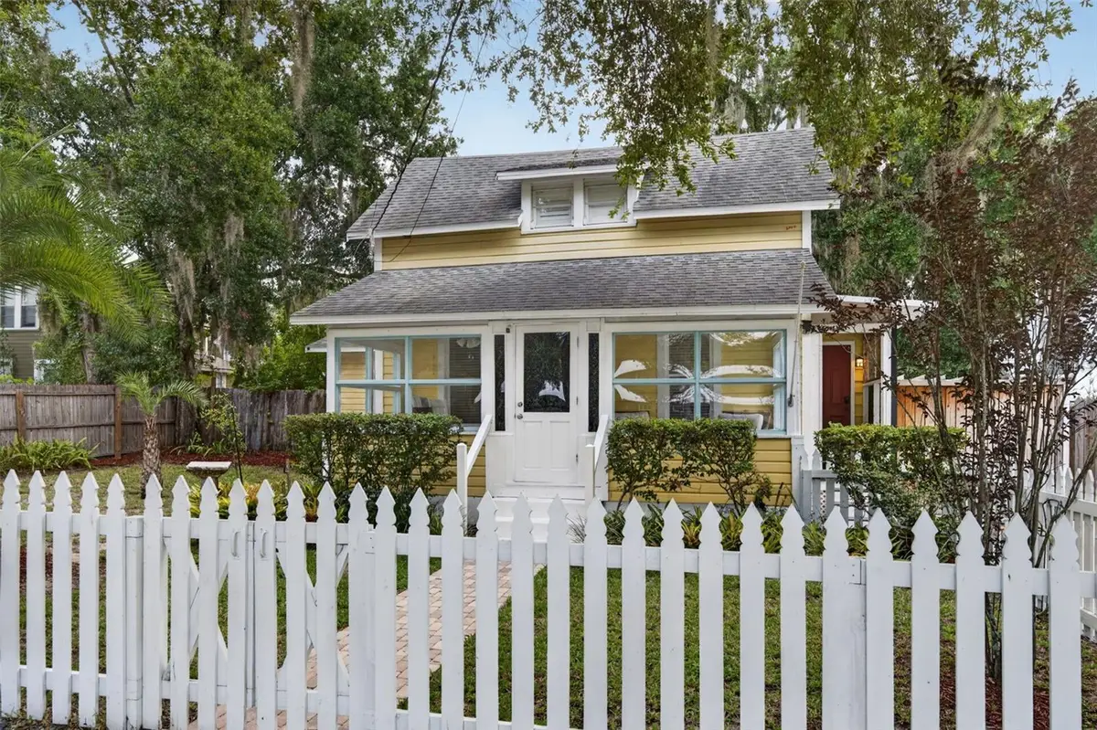 834 N Alexander Street, Mount Dora, FL 32757 - #1