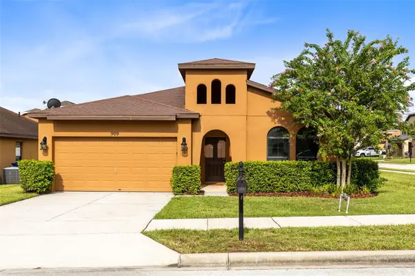 909 Woods Landing Drive, MINNEOLA, FL 34715
