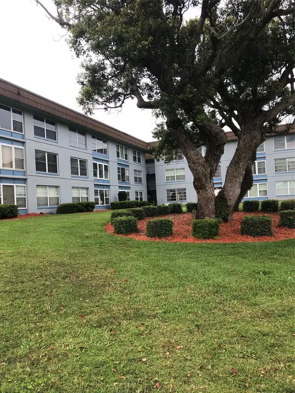 333 Lake Howard Drive Nw #302B, WINTER HAVEN, FL 33880