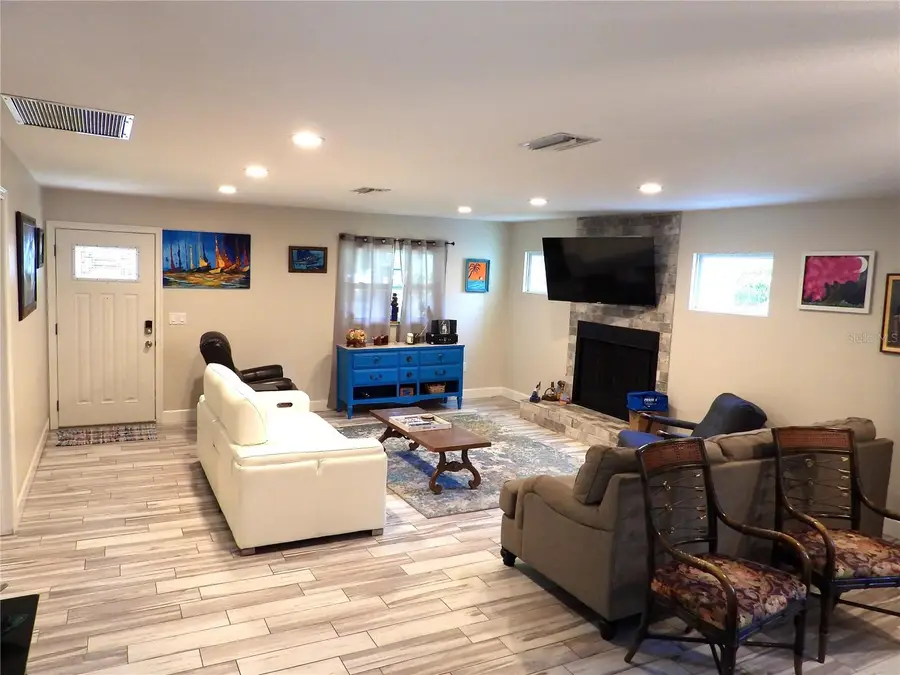 7800 Country Club Road N, Saint Petersburg, FL 33710 - #3