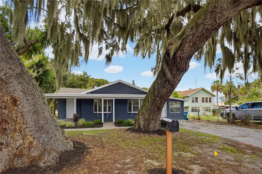 33 W Herrick Drive, Eustis, FL 32726 - #2