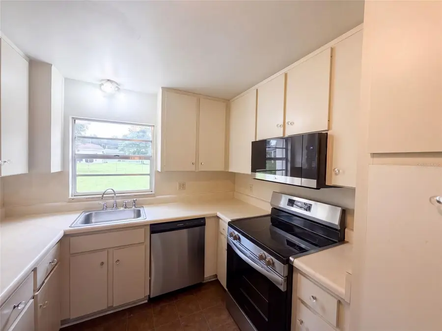 4427 Pinebrooke Place, Dover, FL 33527 - #2