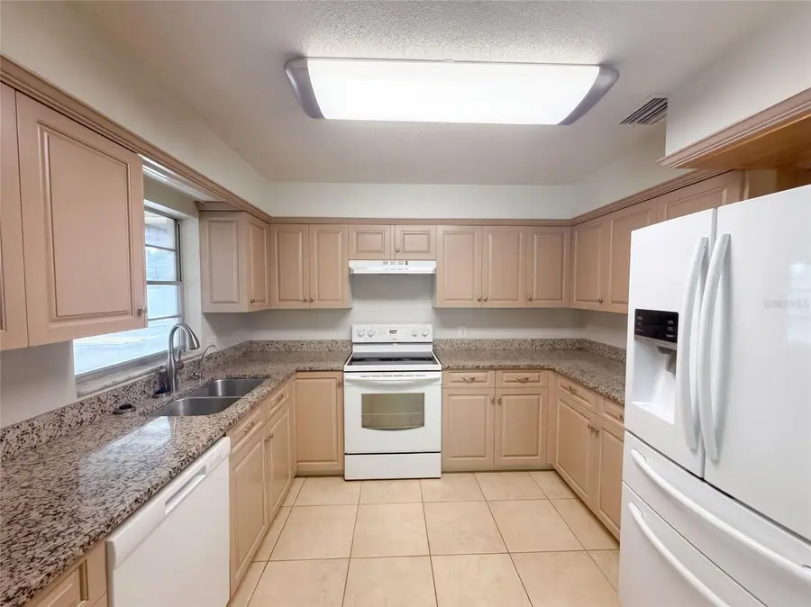 2716 Charleston Drive, Plant City, FL 33563 - #2
