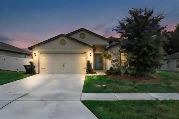 1694 Hideaway Flat Street, MASCOTTE, FL 34753