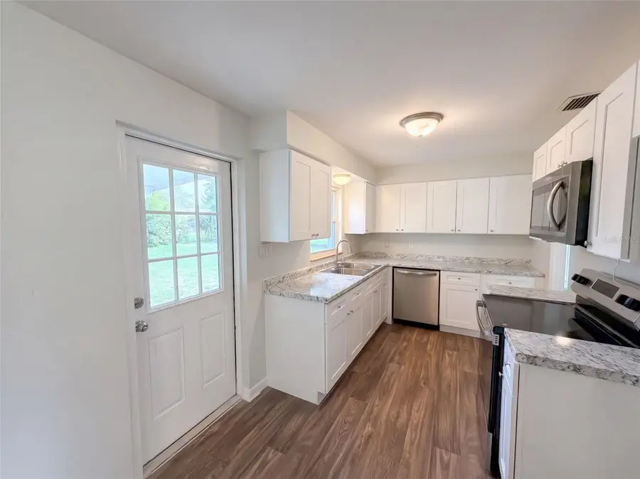 411 W Seminole Avenue, Eustis, FL 32726 - #2
