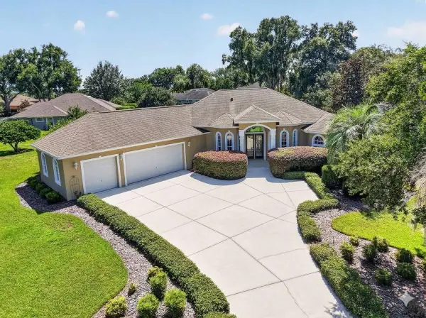 6053 Spinnaker Loop, LADY LAKE, FL 32159
