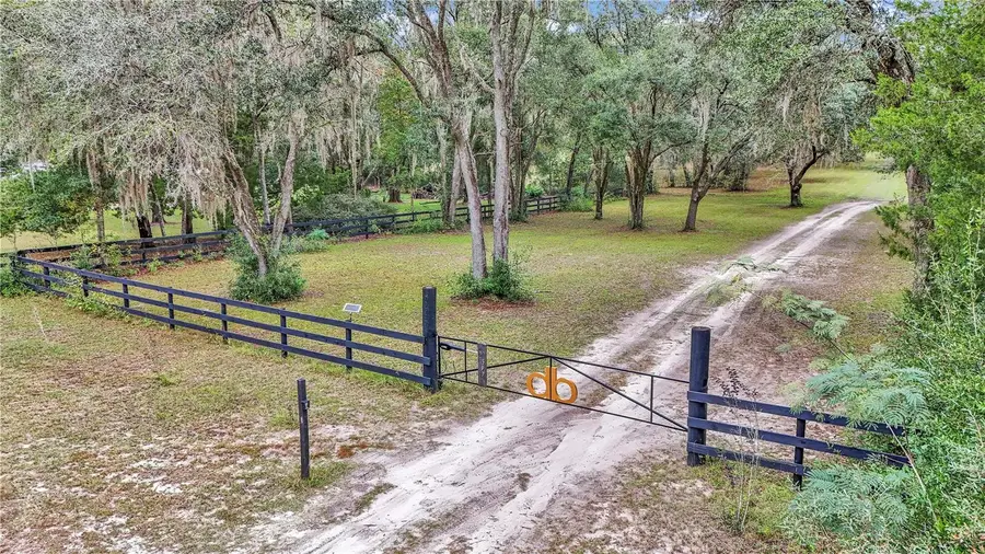 19597 SE 70th Lane, Morriston, FL 32668 - Image #2