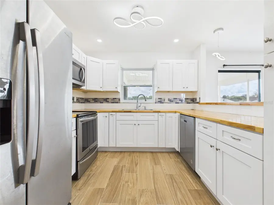 8050 Roxburgh Court, Weeki Wachee, FL 34613 - Image #2