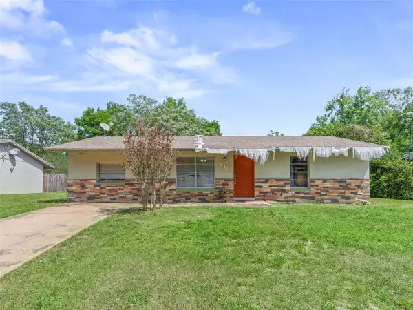 911 Jacaranda Drive, LADY LAKE, FL 32159