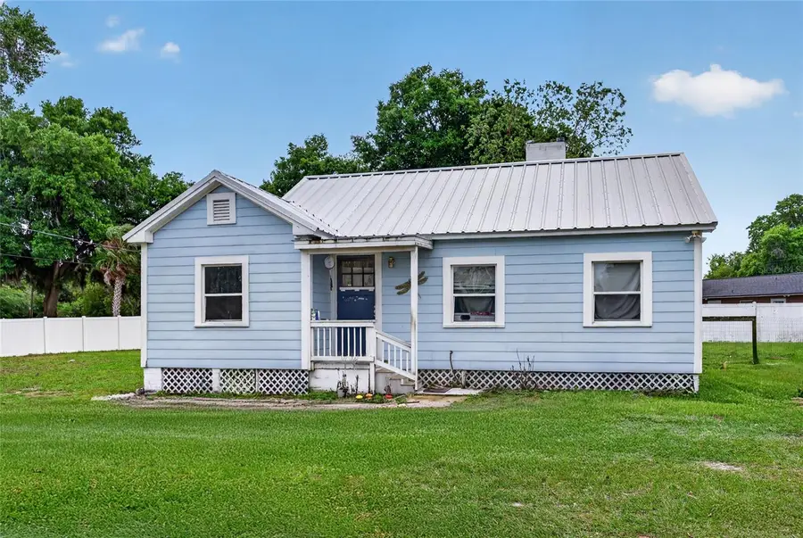 431 Edgewater Avenue, Umatilla, FL 32784 - #2