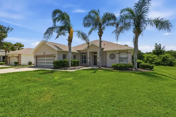 6042 Landings Boulevard, LADY LAKE, FL 32159