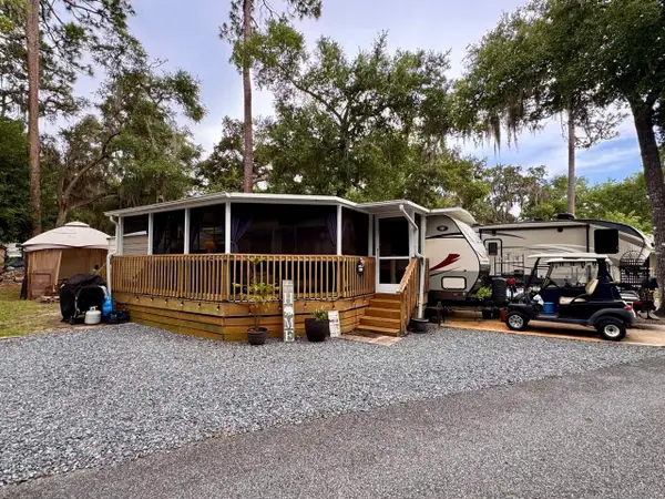 25208 NE 143rd Street, SALT SPRINGS, FL 32134