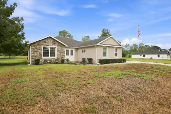 555 Dowling Circle, LADY LAKE, FL 32159