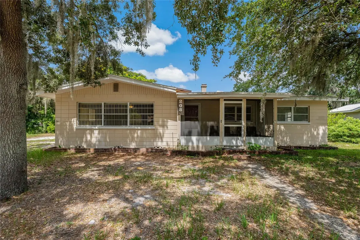 208 Lake Dale Dr, Auburndale, FL 33823 - Image #1