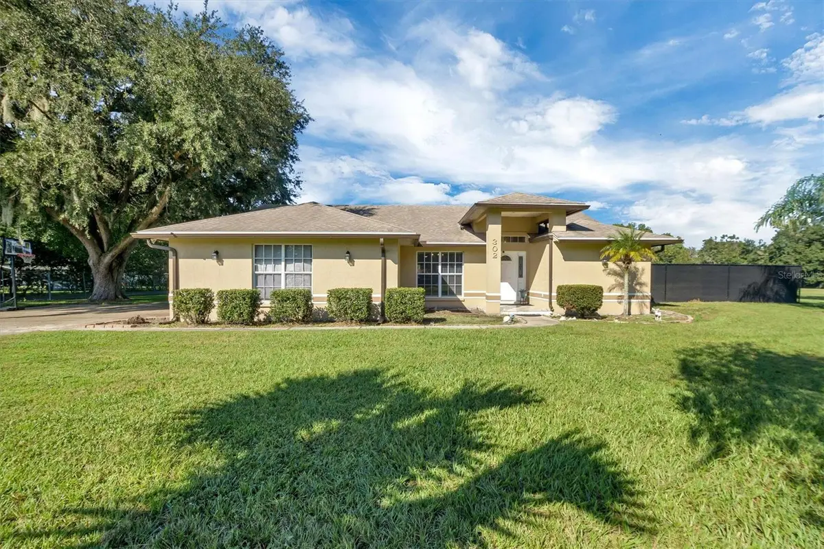 302 N Webb Road, Plant City, FL 33566 - #1
