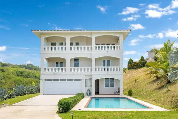 25 Calle Al Cielo, RINCON, PR 00677