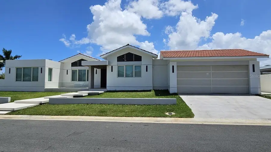 677 Lavanda, Dorado, PR 00646 - Image #2