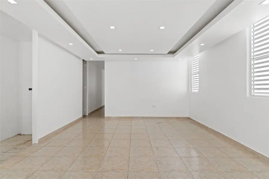 Almendro Los Colobos Park #AA27, Carolina, PR 00987 - Image #3