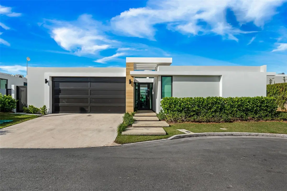 Calle Iguazu #82, Bayamon, PR 00956 - Image #1