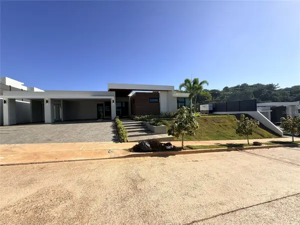 230 st Monteazul #230, GUAYNABO, PR 00969