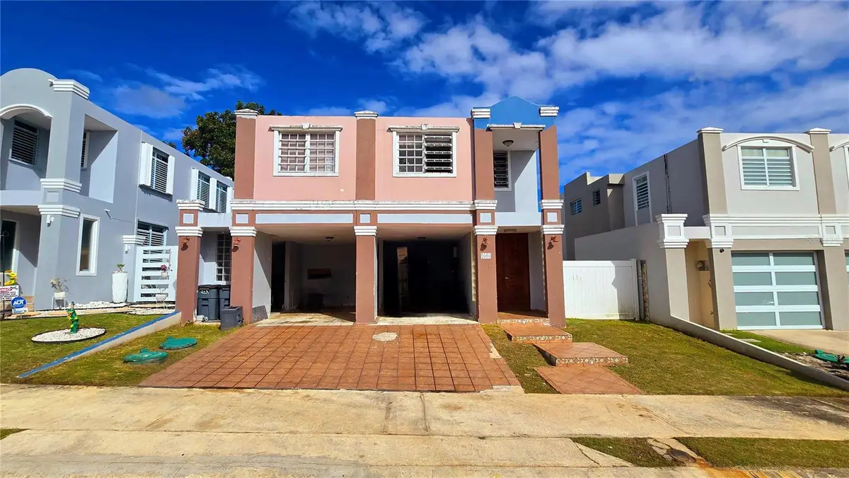 Italia Urb. Plaza De La Fuente #1010, Toa Alta, PR 00953 - Image #1