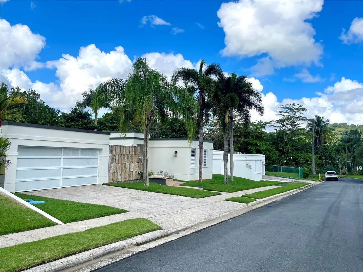 E-2-E-98 4 Street #D-9, Guaynabo, PR 00969 - #1