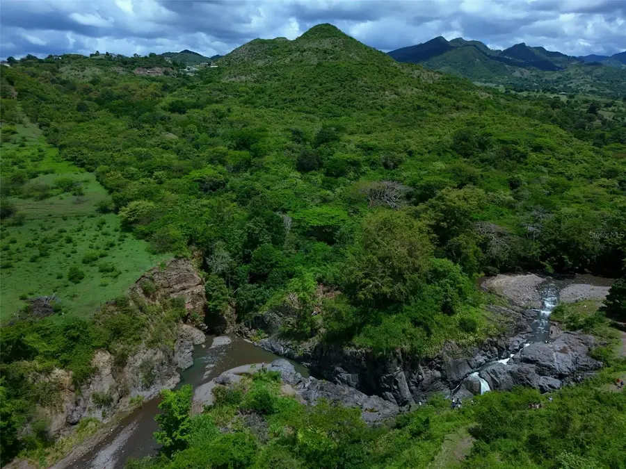 Carr 556 KM. HM 2.2 Pasto, Coamo, PR 00769 - #2