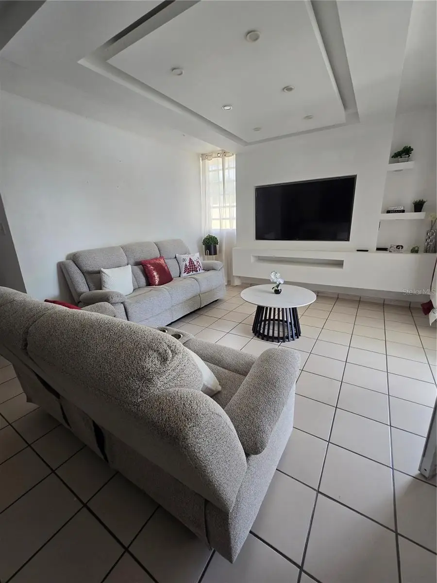 Calle 2 . #B19, Bayamon, PR 00959 - #3