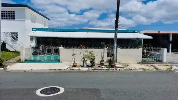 Calle 232 Country Club #JF-34, CAROLINA, PR 00982