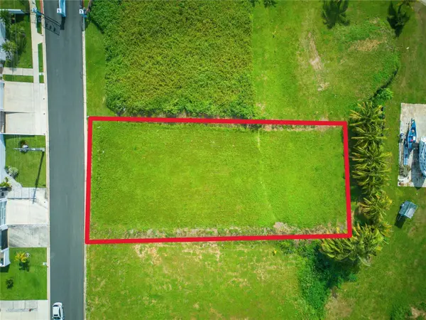 E-2 S Calle Reina Mora, TOA ALTA, PR 00953