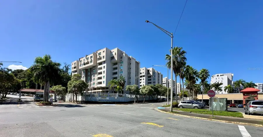 Cond. Torres del Escorial 4002 Ave. Jose De Diego #606, Carolina, PR 00984 - #2