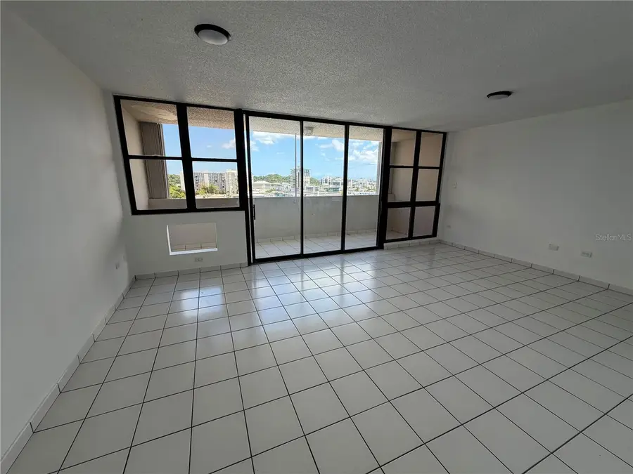 2736 Ave. Luis Vigoreaux #15-G, Guaynabo, PR 00966 - #3